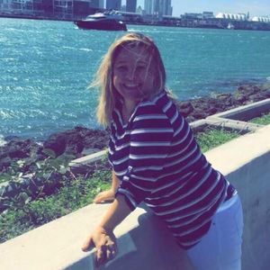 Meet your Posher, Simonia